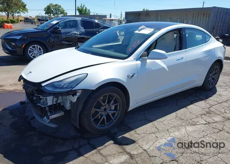 2018 Tesla Model 3 Long Range/Mid Range из США, поврежденный, VIN 5YJ3E1EA3JF155473